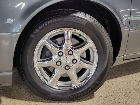 Used 2004 Cadillac Seville SLS w/ Preferred Equipment Group FWD image 5