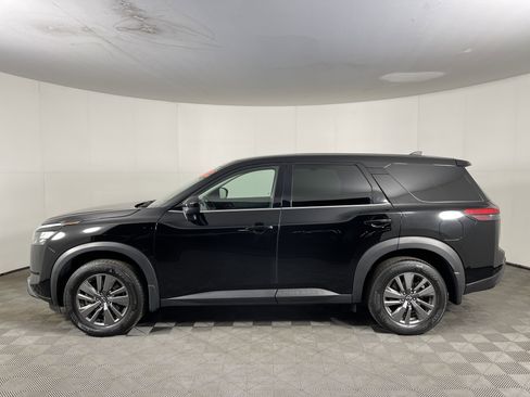 Used 2024 Nissan Pathfinder S image 3
