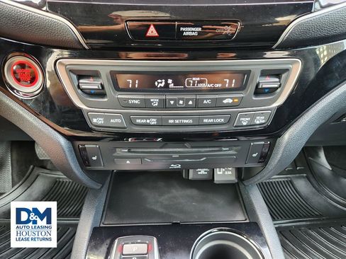 Used 2020 Honda Pilot Touring image 25