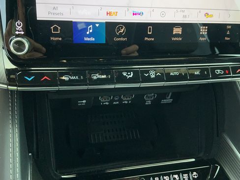 New 2026 Jeep Grand Wagoneer Summit w/ Rear Seat Video Group I AWD/4WD image 29