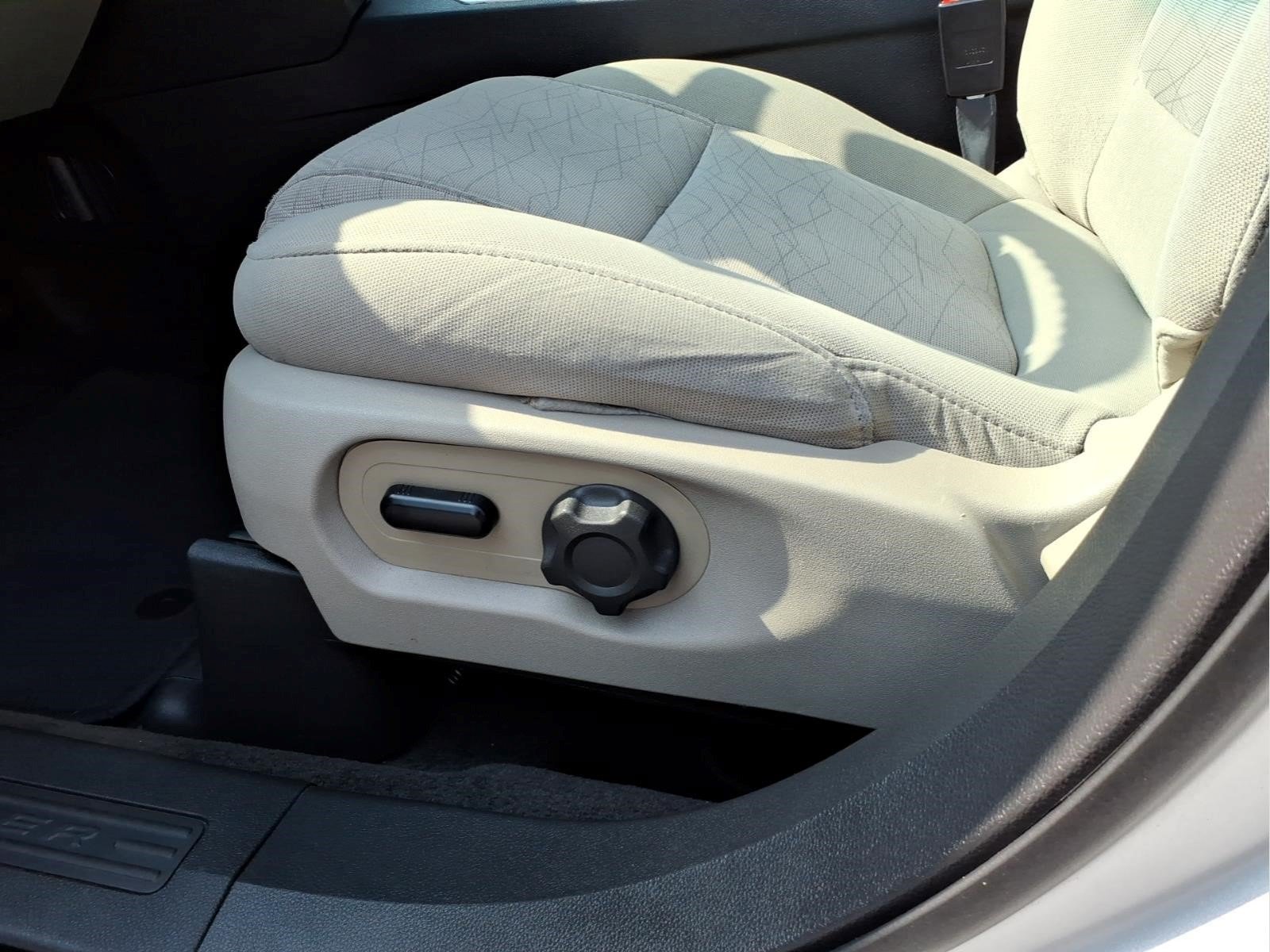 Used 2015 Ford Explorer FWD image 10