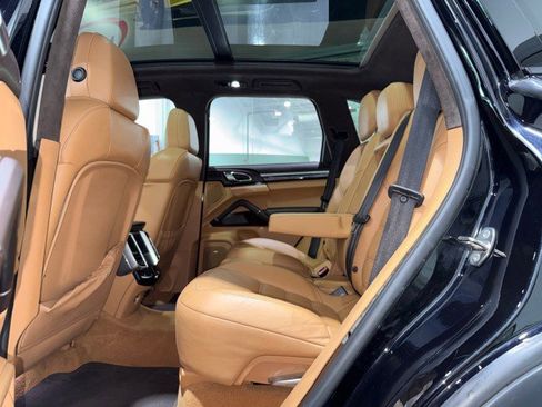 Used 2015 Porsche Cayenne Turbo image 13