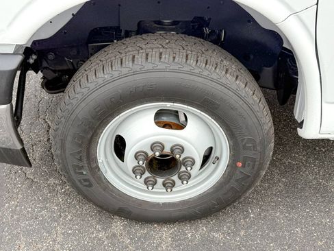 New 2025 Chevrolet Express 4500 w/ Power Convenience Package image 17