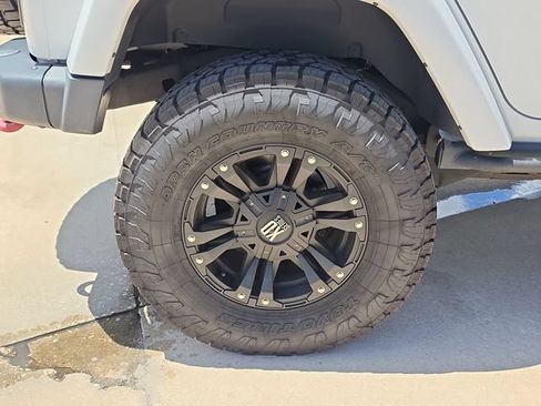 Used 2016 Jeep Wrangler Unlimited Rubicon AWD/4WD image 5