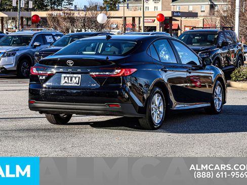 Used 2025 Toyota Camry LE image 6