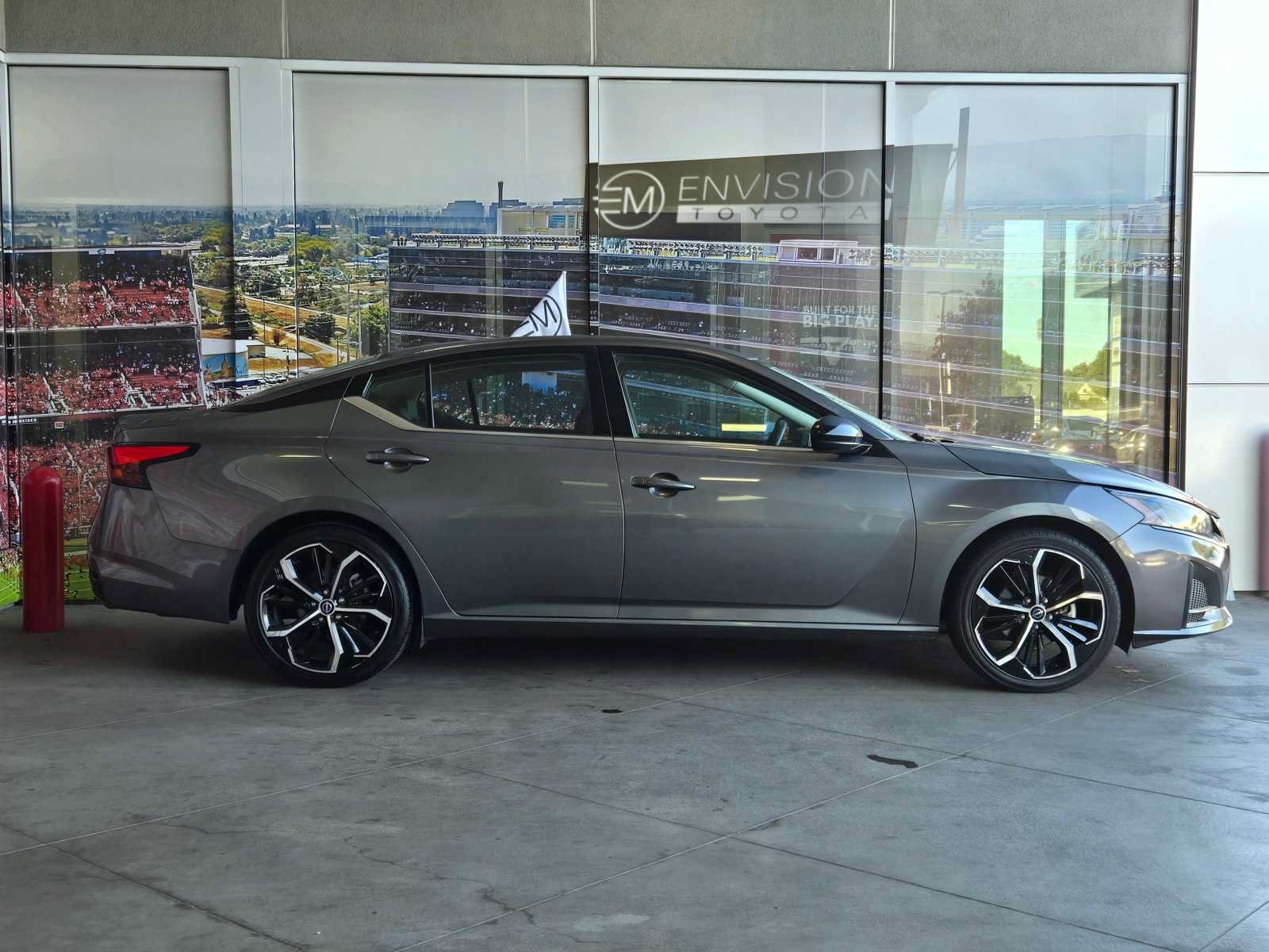 Used 2024 Nissan Altima 2.5 SR FWD image 4