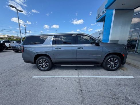 Used 2021 Chevrolet Suburban LT image 14