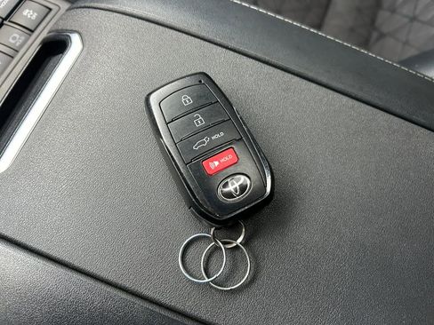 Used 2024 Toyota Highlander XLE image 33