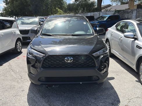 Used 2025 Toyota Corolla Cross L FWD image 2