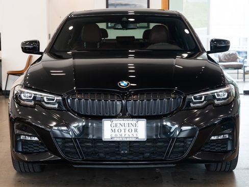 Used 2022 BMW 330i Sedan w/ M Sport Package RWD image 2