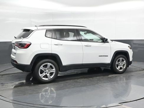 Used 2023 Jeep Compass Latitude image 3