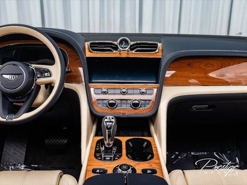 Used 2023 Bentley Bentayga Extended Wheelbase AWD/4WD image 30