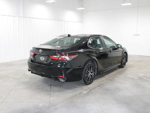 Used 2022 Toyota Camry SE image 9