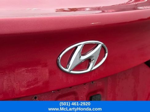 Used 2016 Hyundai Elantra SE w/ Option Group 02 FWD image 7