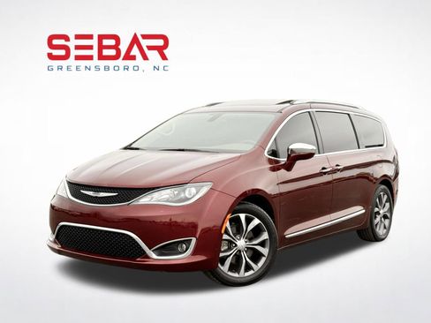 Used 2017 Chrysler Pacifica Limited image 1