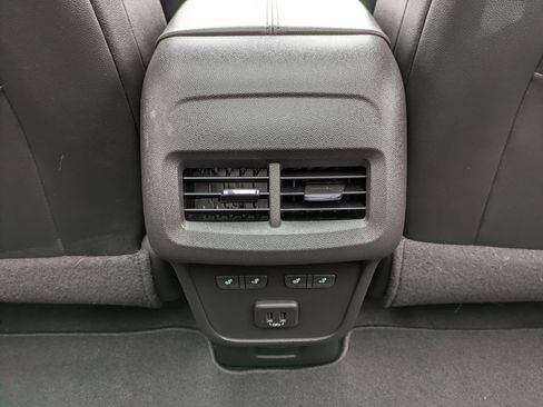 Used 2023 Chevrolet Equinox Premier AWD/4WD image 19