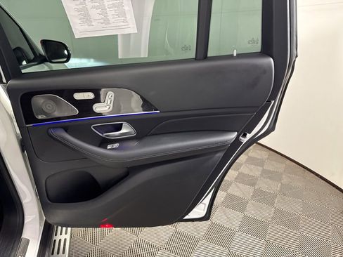 Used 2023 Mercedes-Benz GLS 450 4MATIC image 18