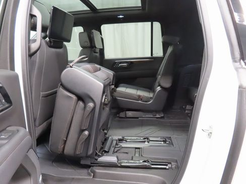 Used 2025 Chevrolet Suburban High Country image 52