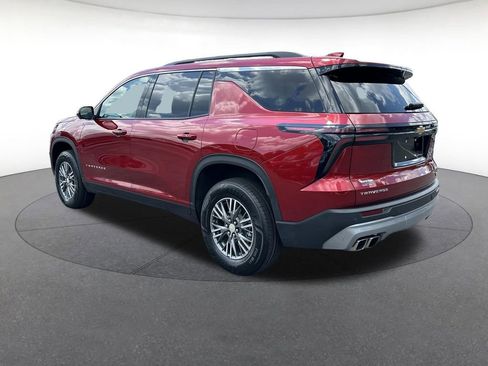 Used 2024 Chevrolet Traverse LT FWD image 3