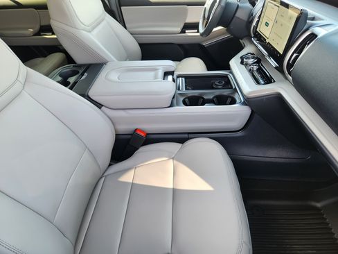 New 2026 Ford Expedition Active RWD image 11