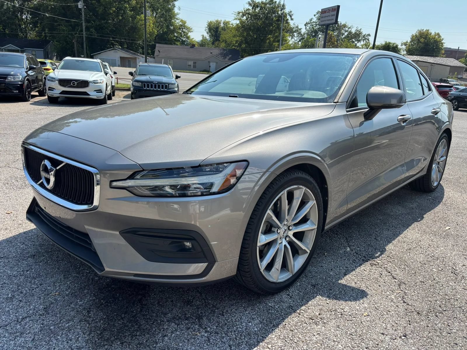 Used 2021 Volvo S60 T5 Momentum FWD image 6