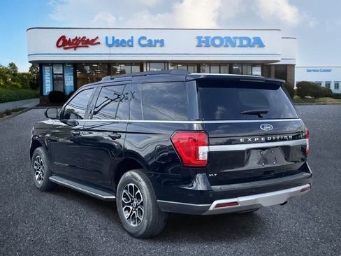 Used 2022 Ford Expedition XLT AWD/4WD image 3