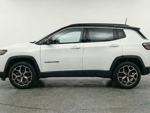 Used 2025 Jeep Compass Limited image 5