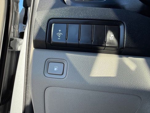 Used 2019 Kia Sedona L image 22