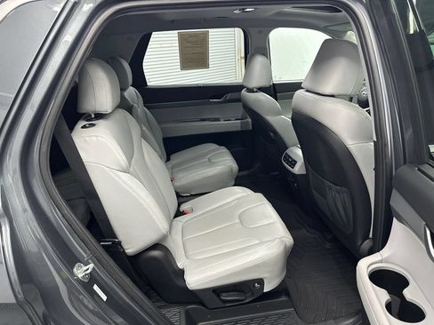 Used 2022 Hyundai Palisade SEL w/ Premium Package FWD image 17