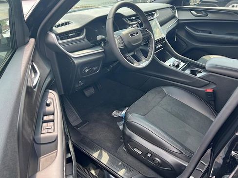 New 2025 Jeep Grand Cherokee L Altitude image 10