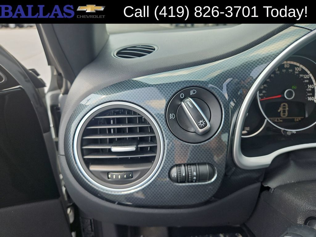 Used 2013 Volkswagen Beetle 2.0T FWD image 20