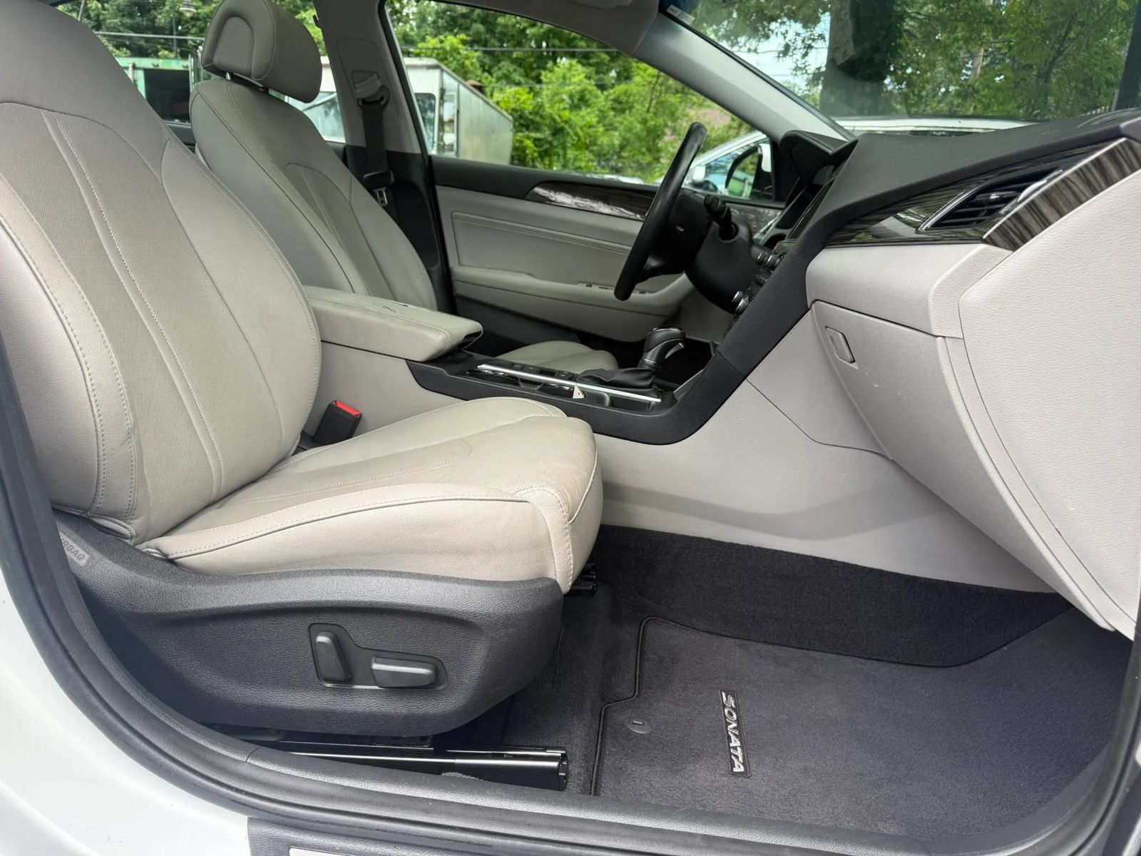 Used 2016 Hyundai Sonata Limited w/ Option Group 05 FWD image 10