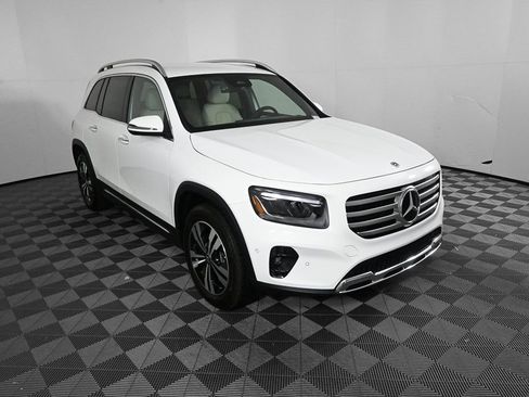 Used 2025 Mercedes-Benz GLB 250 image 2