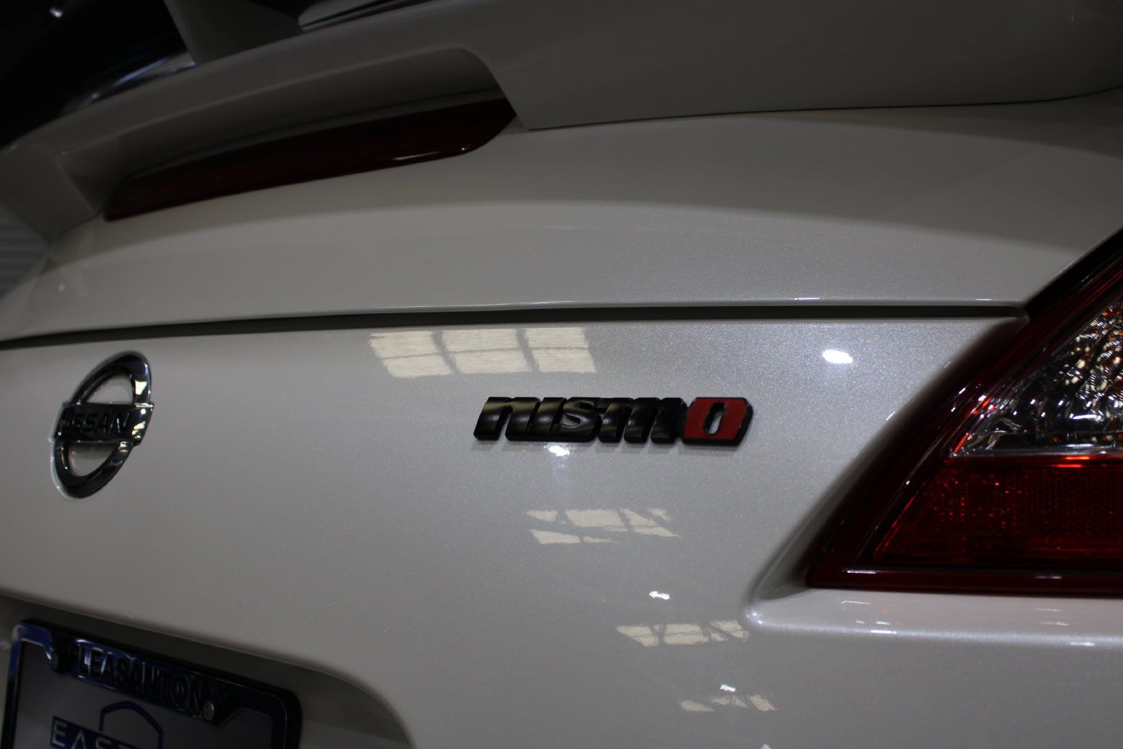 Used 2019 Nissan 370Z NISMO RWD image 17