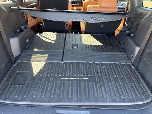 Used 2021 Toyota Highlander Platinum FWD image 30