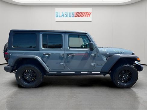 Used 2024 Jeep Wrangler Unlimited AWD/4WD image 2