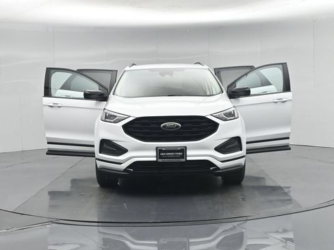 Used 2022 Ford Edge SE w/ Black Appearance Package AWD/4WD image 5