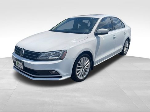 Used 2016 Volkswagen Jetta SEL w/ Lighting Package FWD image 3