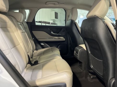 Used 2025 Lincoln Corsair Premiere image 11