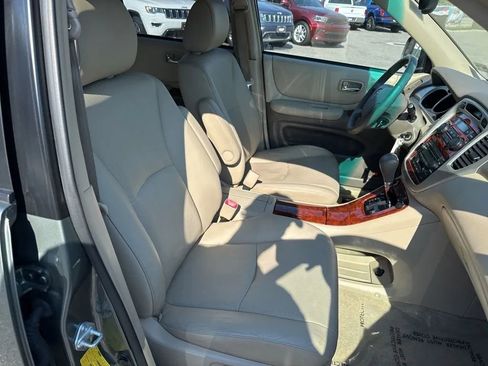 Used 2005 Toyota Highlander Limited image 21