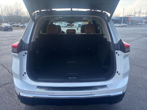 Used 2026 Nissan Rogue Platinum w/ Platinum Premium Package image 19