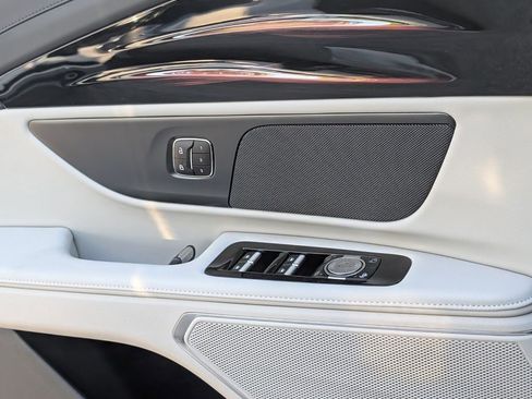 New 2026 Lincoln Nautilus Premier image 23