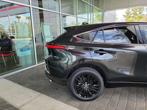 Certified 2023 Toyota Venza Nightshade image 6