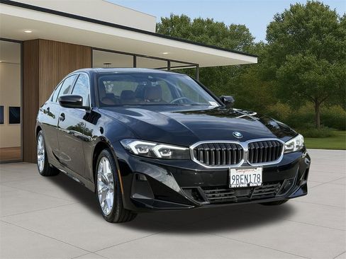 Used 2025 BMW 330i Sedan w/ Premium Package image 4