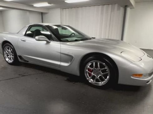 Used 2001 Chevrolet Corvette Z06 w/ Memory Pkg RWD image 2