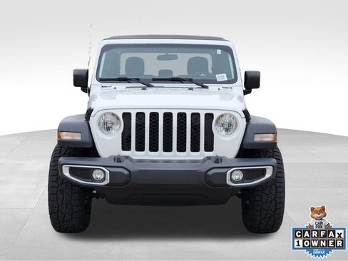 Used 2023 Jeep Gladiator Sport image 2