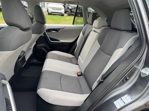 Used 2021 Toyota RAV4 XLE w/ Convenience Package image 9