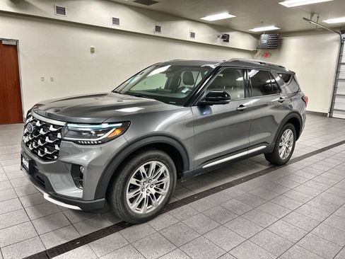 Certified 2025 Ford Explorer Platinum AWD/4WD image 3