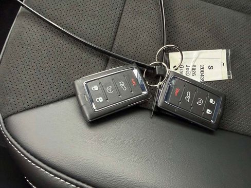 New 2026 Jeep Grand Cherokee Altitude image 30