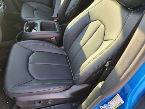 New 2026 Chrysler Pacifica Select FWD image 11